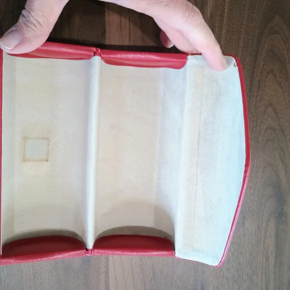 Valentino Maroon Sunglasses Case With Magnetic Snap - Picture 4 of 4